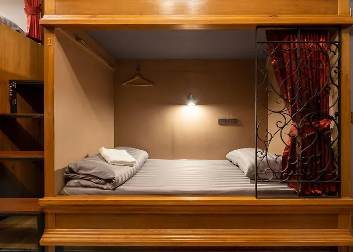 Tepbunthom Hostel *