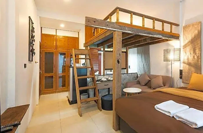 Tepbunthom Hostel *