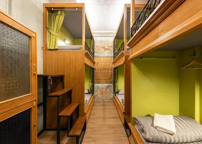 Tepbunthom Hostel *