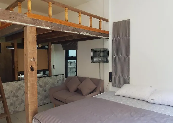 Tepbunthom Hostel *