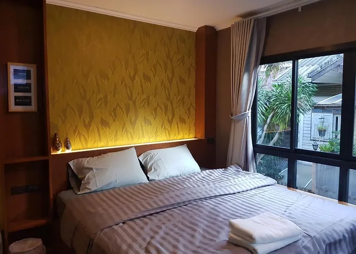 Tepbunthom Hostel *